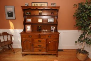 Ethan Allen Maple Dining Room Table P Hutch with Chairs