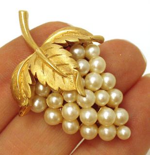 Vintage Brooch Pin Trifari Pearl Grape Cluster Jewelry