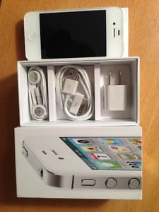 Apple iPhone 4S 16GB White Factory Unlocked All GSM Carriers