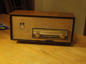Vintage Philco Am FM Twin Speaker Tube Radio Nice