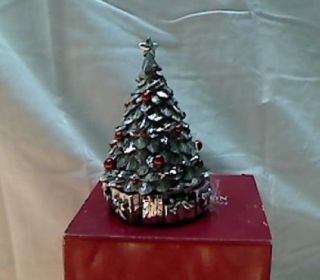 Platinum Grapevine Feeding Reindeer Pre Lit Musical Christmas Tree