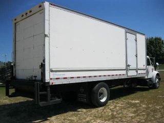 International Box Cargo Truck Medium Duty 24 Foot Electric Lift Gate