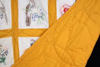 L471P VTG YELLOW QUILT HAND EMBROIDERED 50 USA STATE BIRDS BLOCKS