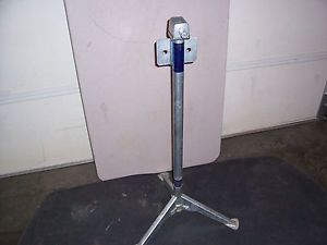Truck camper Jack with Tripod Handle Used 1000 lb Rieco Titan Cabover Popup
