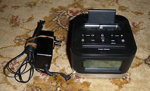 iHome IPL10 Dual Charging Stereo FM Clock Radio Lightning Dock USB Charge Black