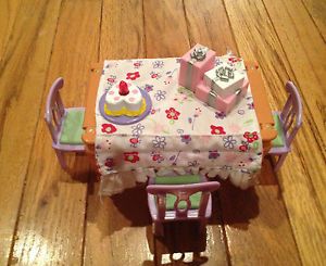 Fisher Price Loving Family Singing Table w Birthday Cake and Pizza Chairs Food