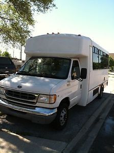 2001 Ford E 450 Bus with Wheel Chair Lift