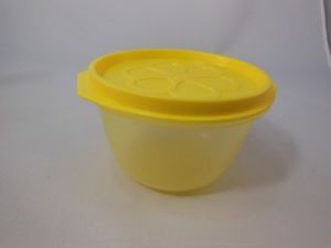 Vintage Rubbermaid 2 Cup Plastic Storage Container Flower Lid Yellow