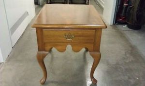 Thomasville Queen Anne Dove Tailed End Table Nightstand Night Stand