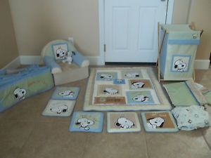 Baby Snoopy Lambs Ivy 4 PC Crib Bedding with Wall Decor Hamper Chair Toy