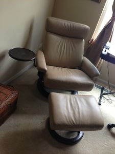 Ekornes Stressless Recliner Taurus Model Large with Ottoman Tray