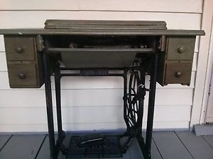 Vintage 1946 Singer Sewing Machine Withing Flip Fold Cabinet