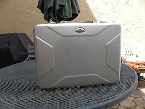 Samsonite Metal Aluminum Attache Business Case Hard Sided Laptop Briefcase