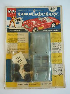 Vintage and RARE 1961 Tootsietoy Austin Healy Model Sports Car Kit 2415