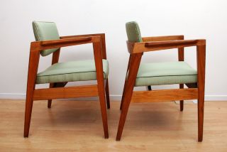 Gunlocke Walnut Pair of Lounge Arm Chairs Walnut Wood Mid Century Modern
