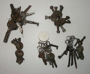 Antique Steamer Trunk Key Flat Key 31 Yale & Towne on PopScreen