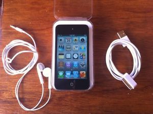 iPod Touch 4th Generation Black 8 GB w USB Headphones and Original Case Bundle