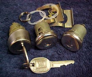 New Door Trunk Lock Set with Keys Chevrolet Chevy Camaro 1978